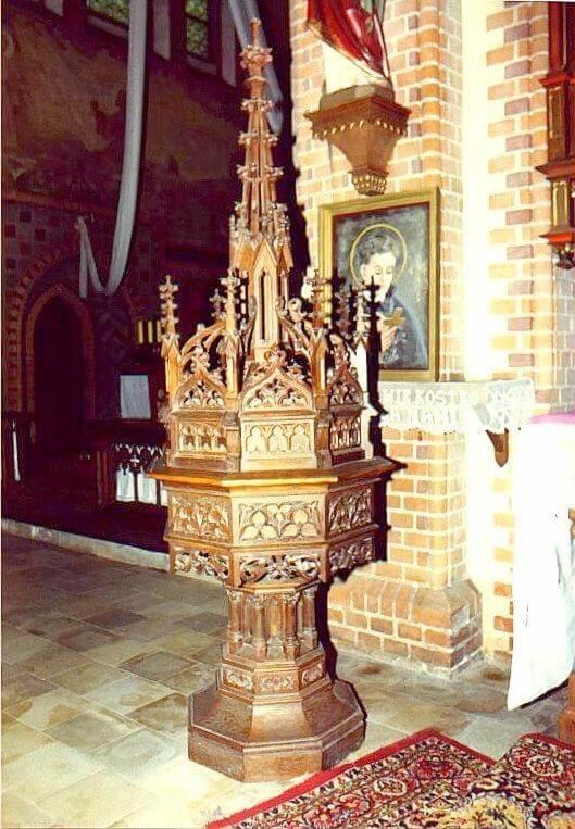 Katholische Kirche - Taufstein Sicht Chorraum - Rehhof - Kirche