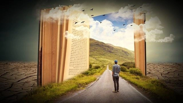 Text, Bildern, Landkarten und Stammbäumen sowie jede Menge Vergangenheit